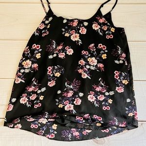 Flowy tank, M size, no tears, stains or discoloration